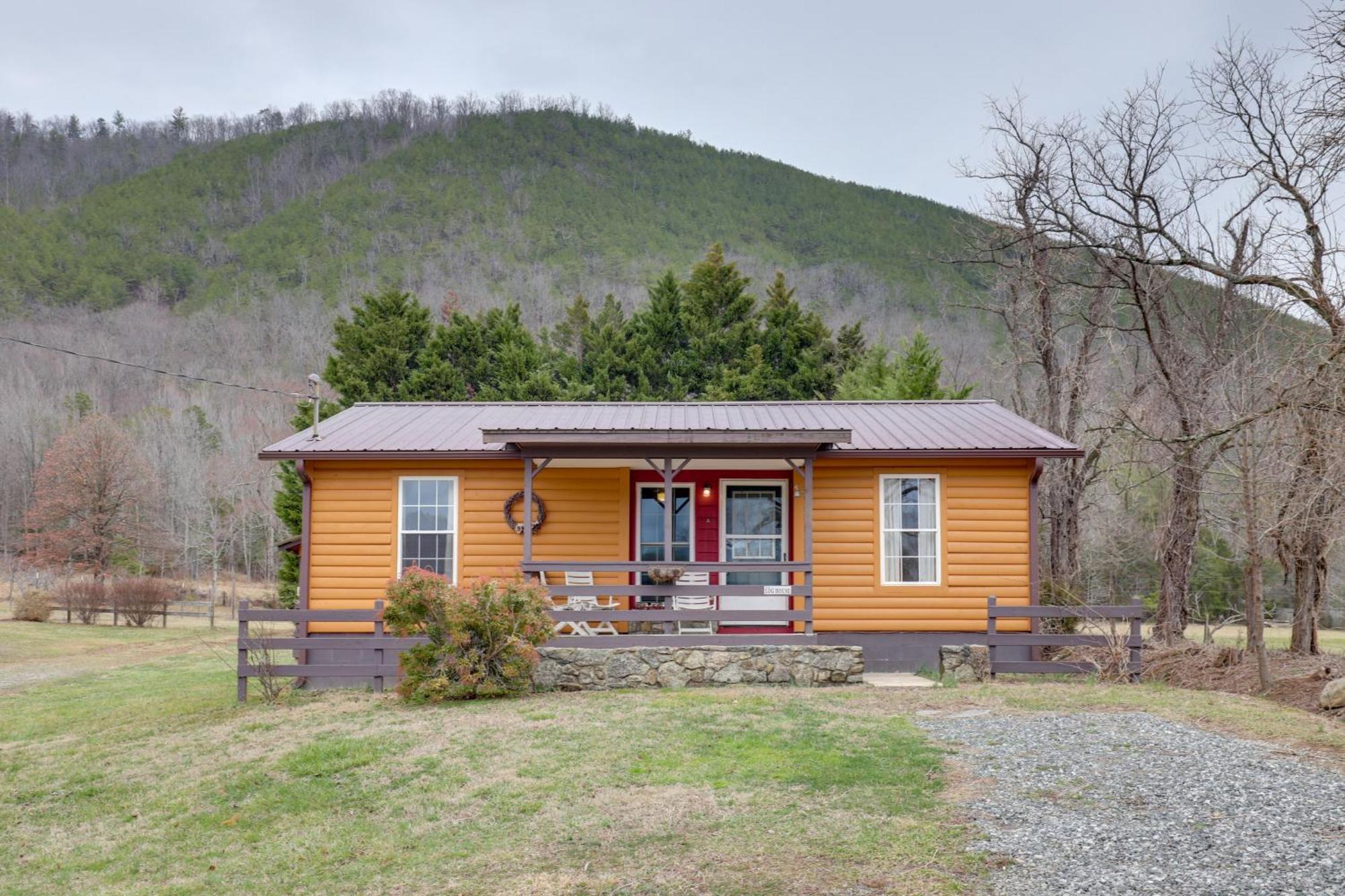 Riverfront Hot Springs Cabin With Private Hot Tub! Eksteriør billede