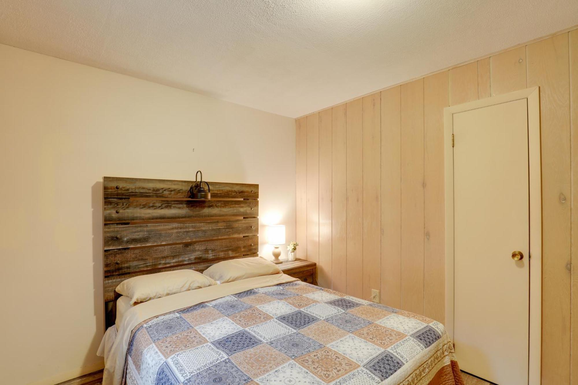 Riverfront Hot Springs Cabin With Private Hot Tub! Eksteriør billede