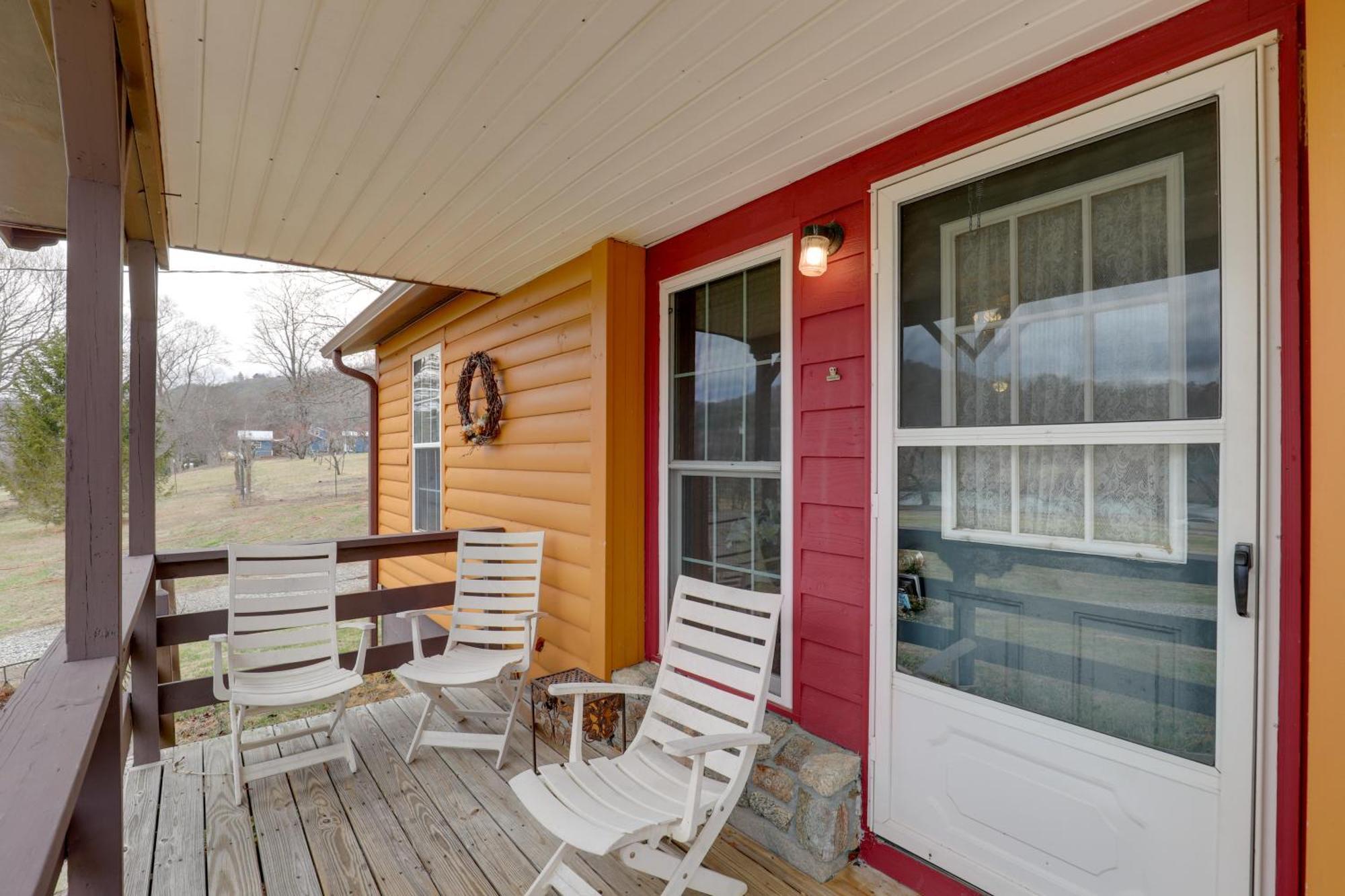 Riverfront Hot Springs Cabin With Private Hot Tub! Eksteriør billede