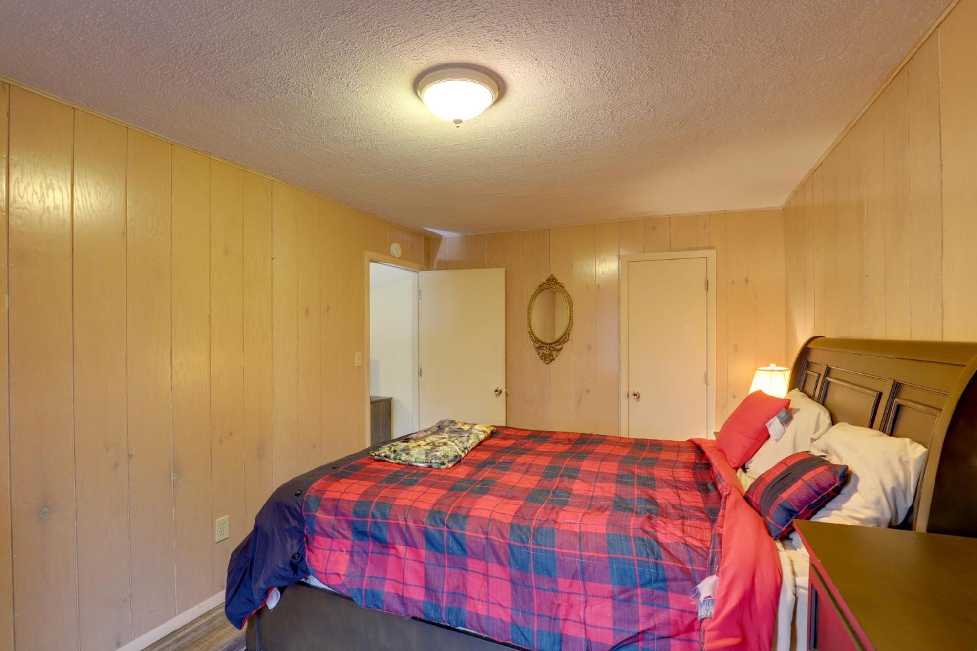 Riverfront Hot Springs Cabin With Private Hot Tub! Eksteriør billede
